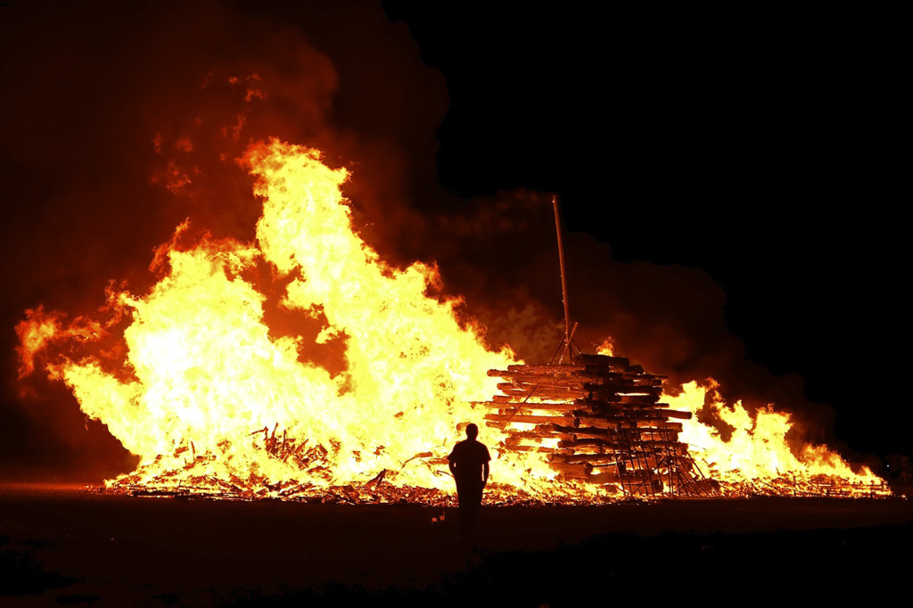 WATCH FIRE 2014
