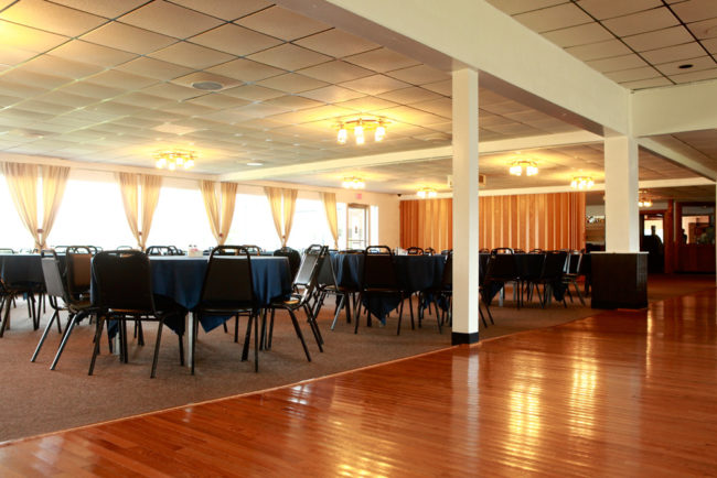 916 RIVERSIDE - Banquet Room